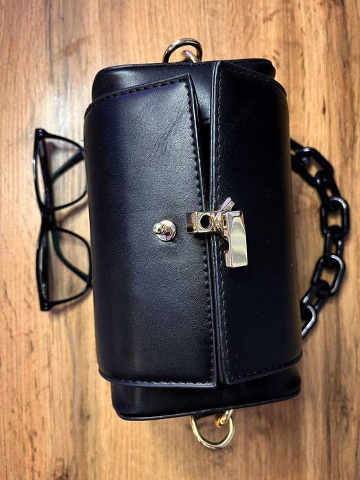 Дамска стилна чанта в черно. Нов