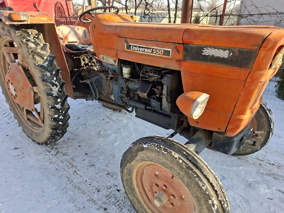 Vând tractor fiat 550