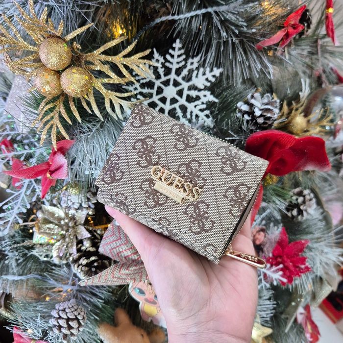 Нови портмонета  Guess