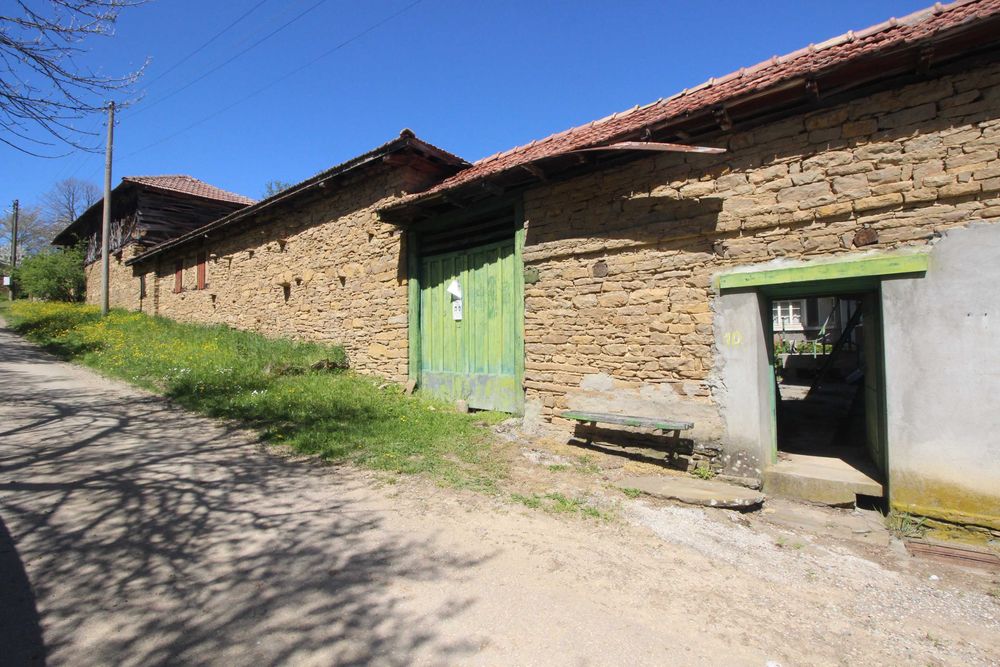 Къща с парцел в с. Здравковец, общ. Габрово
