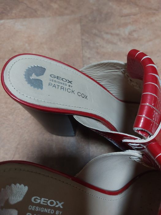 GEOX червени отворени обувки