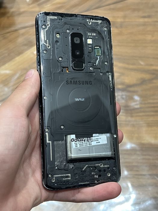Продам самсунг с9+