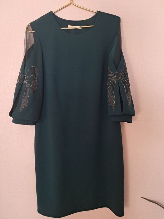 Продам женские  платья