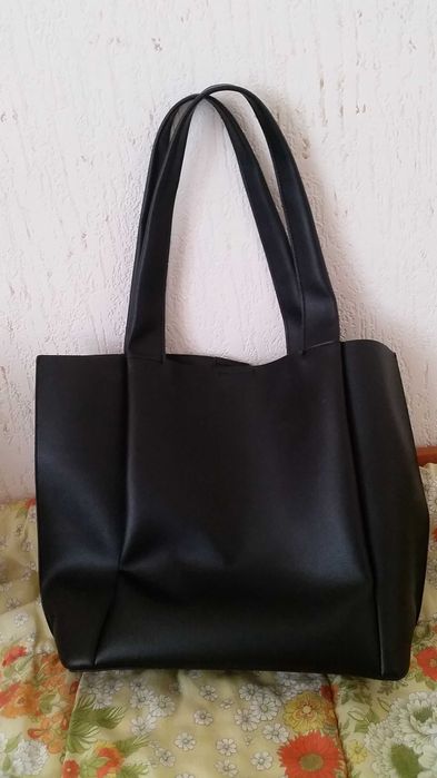 Продавам удобна дамска чанта