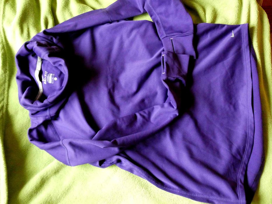 Продавам дамска горница за бягане,размер S,nike