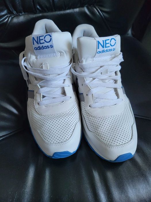 De vanzare pantofi Adidas NEO din piele, fabricat in Vietnam