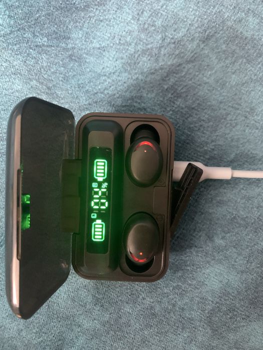 Căști wireless aproape noi