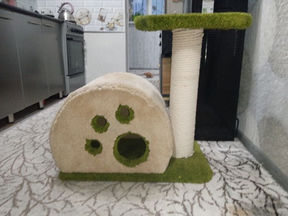 Кошачий домик в хорошем состоянии
