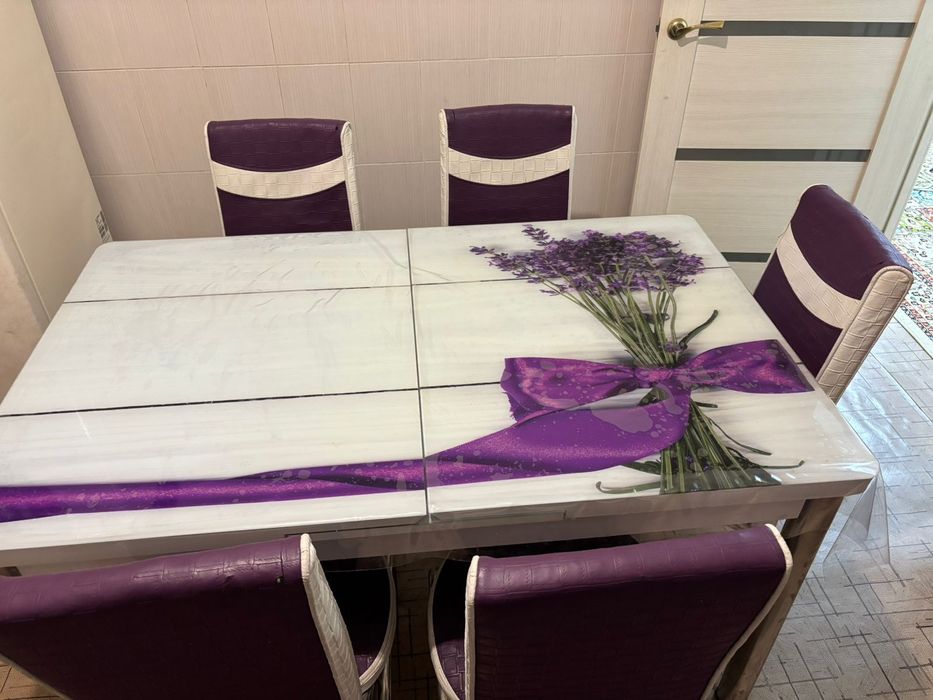 Кухонный стол со стульями