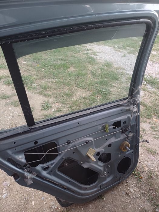 Ușă sandero 2008 stânga spate și pasaje stânga dreapta