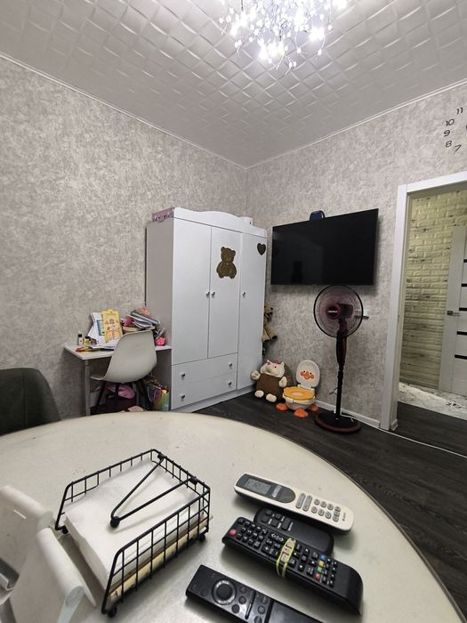 1 ком Спутник. В деревянном доме с ремонтом 2/2 у Метро акфа рамы