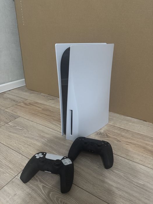 PlayStation 5 + 2 геймпада + 8 игр | Отличное состояние