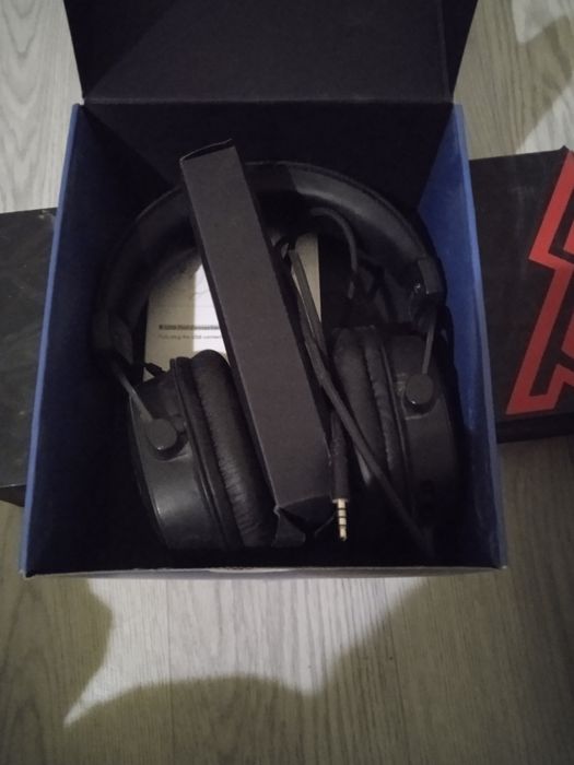 Продам наушники fifine h9