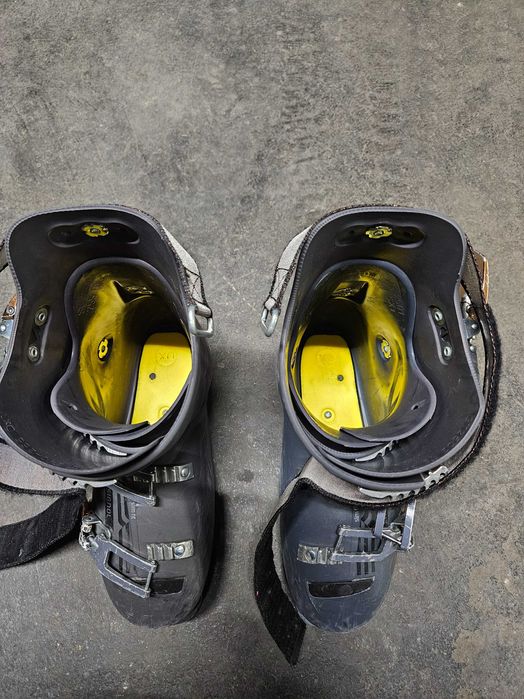 Продавам дамски скиорски обувки Rossignol  75лв или 37 евро