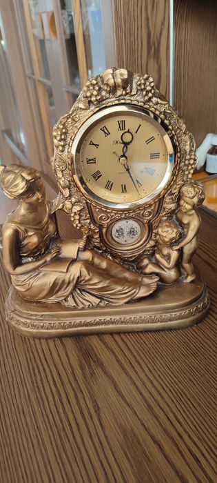 Продам часы настольные