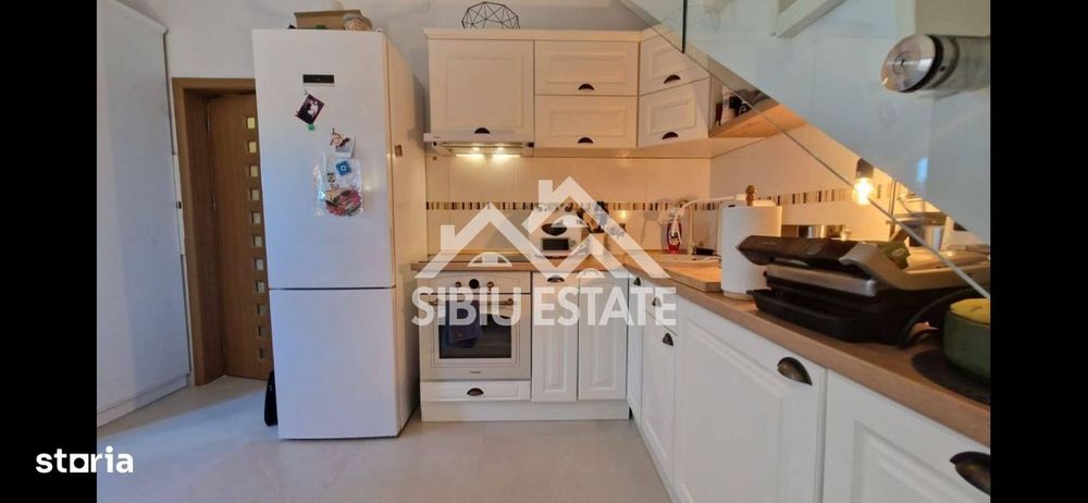 Casa moderna, de inchiriat, cu 3 camere, 2 bai, terasa