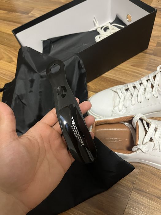 Teodor Бели обувки