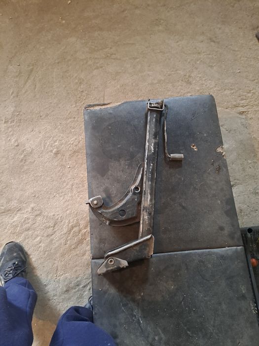 Продаю домкрат срочно