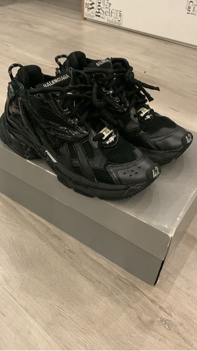 Balenciaga runer