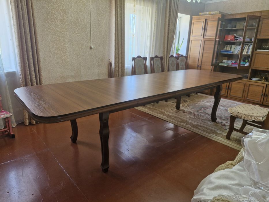 Стол со стульями