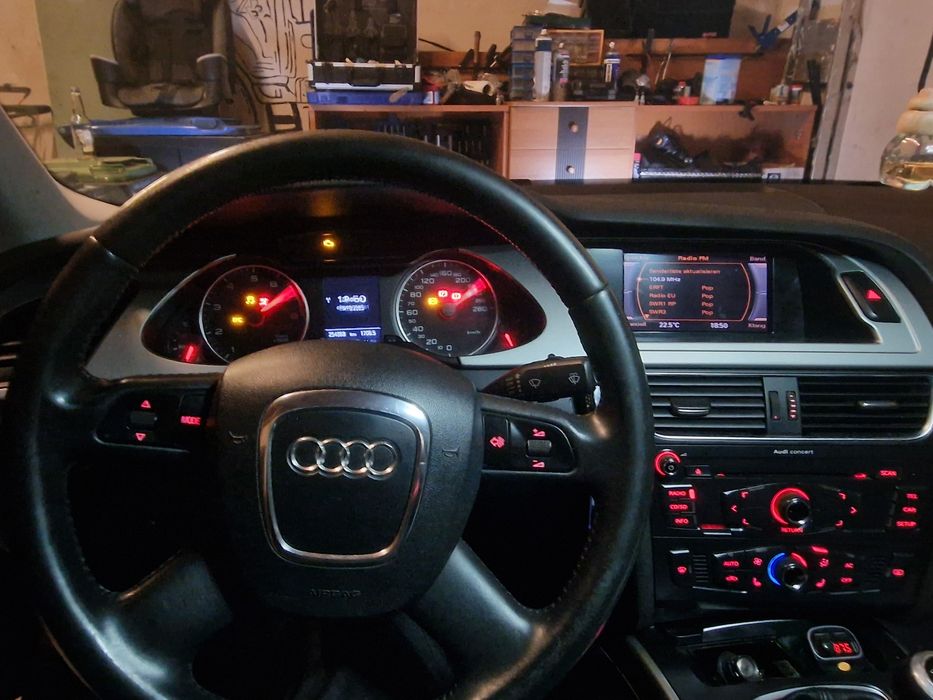 Vand sau schimb audi A4 b8