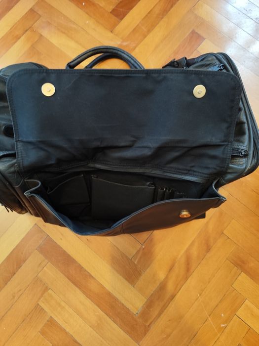 Vând două genți transport animale companie talie mica.