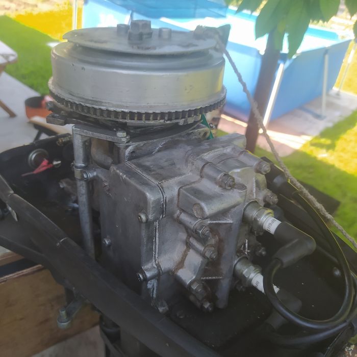 Продам лодочный мотор ветерок 8