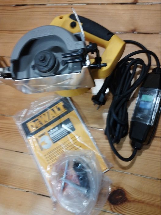 Нов ръчен циркуляр DEWALT DWC-410