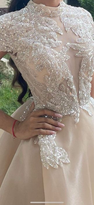 Официална рокля.