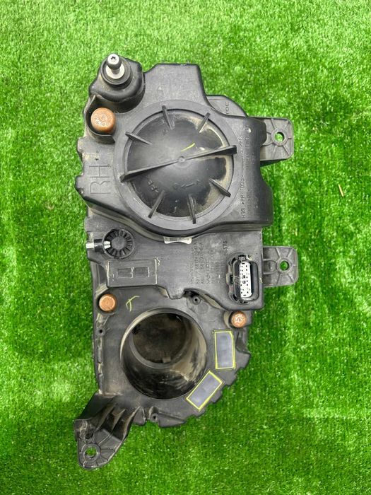 Фара Dodge Challenger