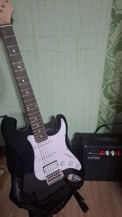 Электро гитара много не играл