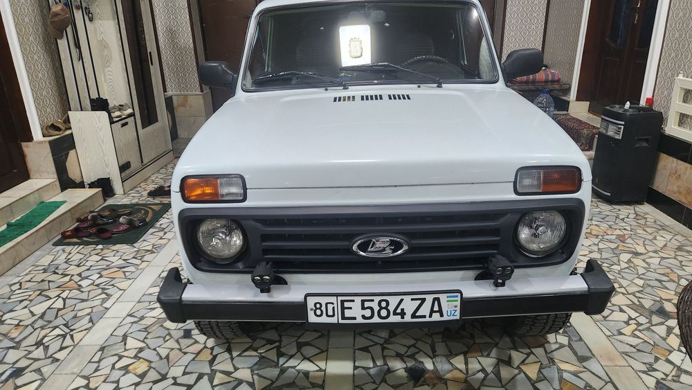 Нива автомашинаси сотилади