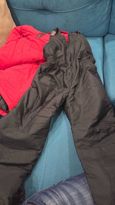 Продавам детски якета и зимен ски панталон 134/140