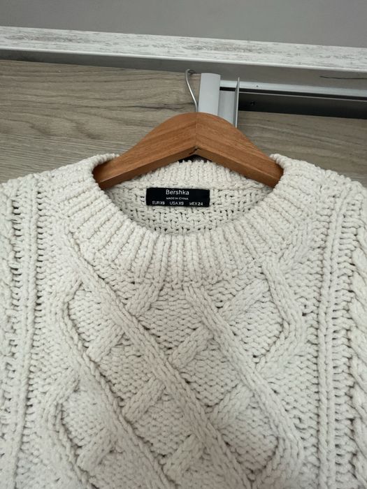 Пуловери Mango, HM, Bershka