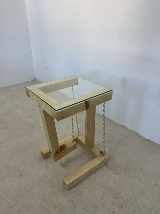 Масивна дървена “летяща” помощна маса / floating table