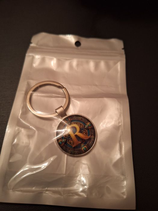 Ключодържател нов с буква R.