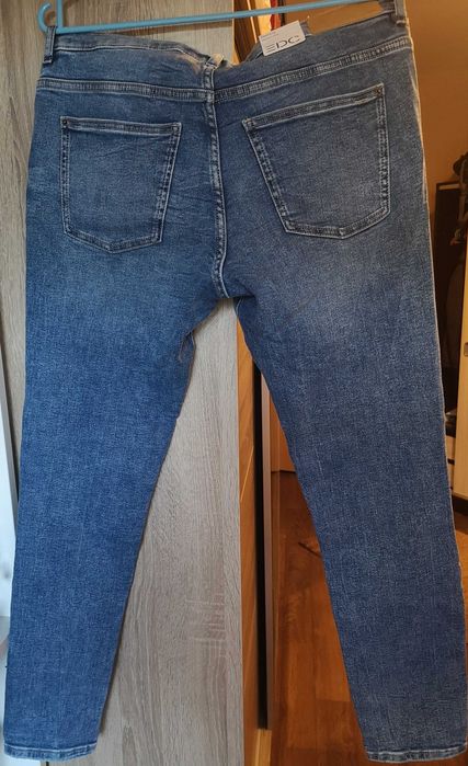 Продавам дамски дънки