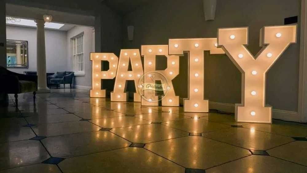 Litere luminoase volumetrice pe comanda, litere cu / fara becuri