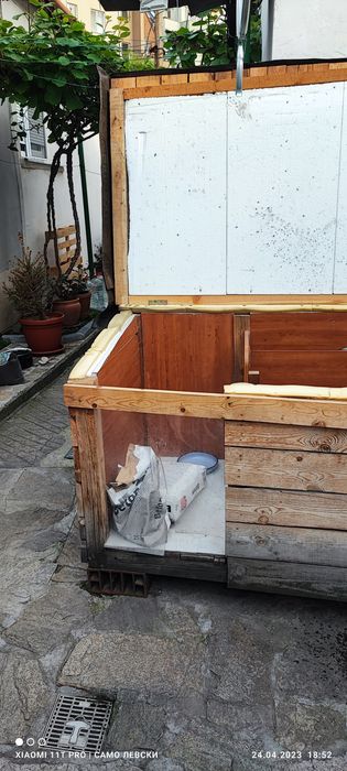 Уникална кучешка колиба с изолация и вдигащ се покрив