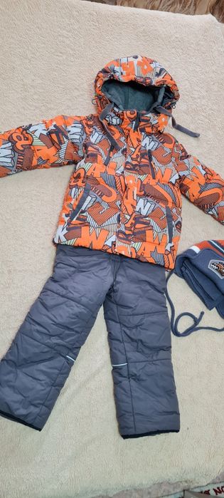 Продам зимний костюм+шапка с шарфом.