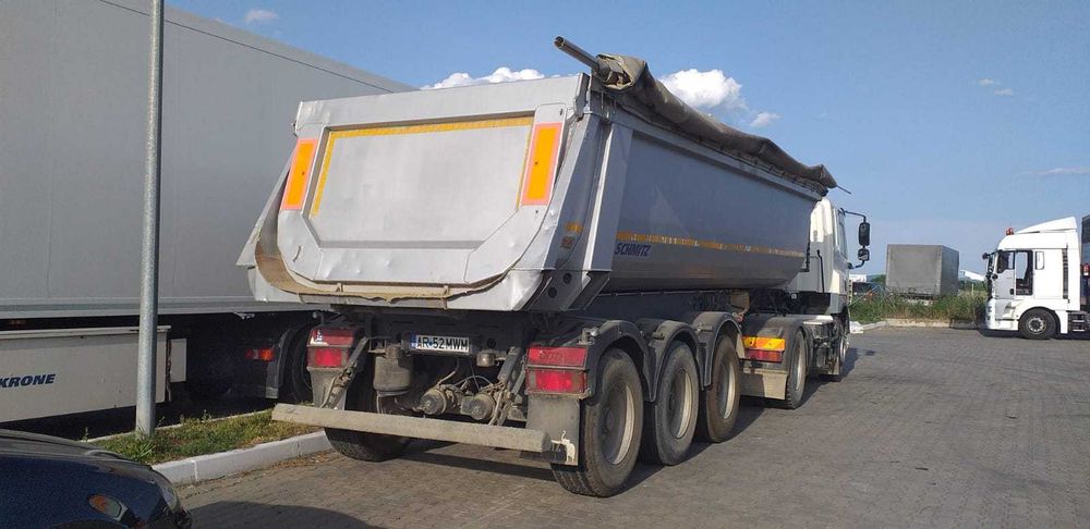 Ansamblu DAF CF 410 cu semiremorca SCHMITZ