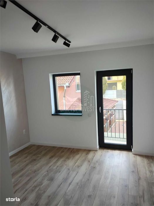 Apartament NOU cu 3 camere balcon parcare zona Shopping City