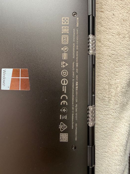 Lenovo Yoga 910-13IKB – defect – pentru piese sau reparație