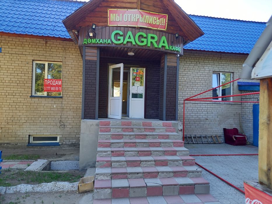 Продам кафе проходимость  есть евроремонть