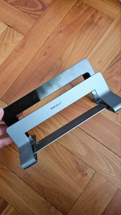 Вертикална стоманена поставка за лаптоп MacBook и други лаптопи - Macally