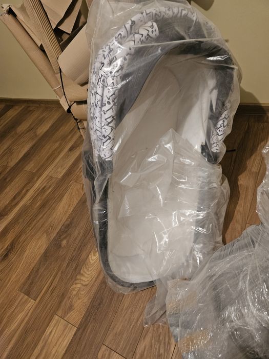 Детска количка унисекс в бяло и черно