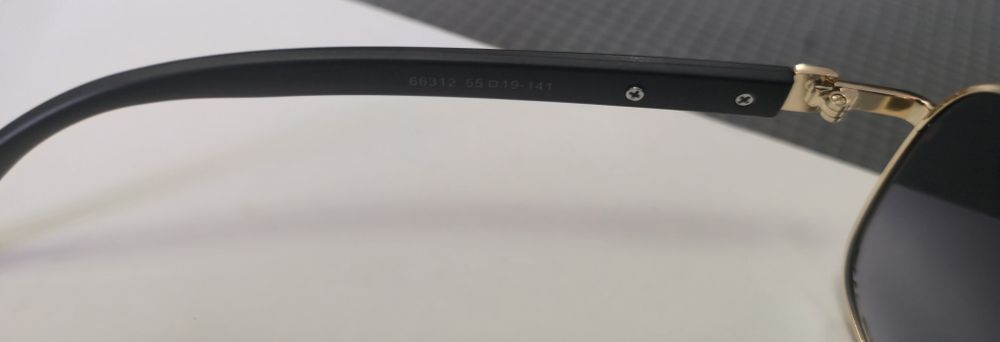 Ochelari de soare Dita rama aurie.