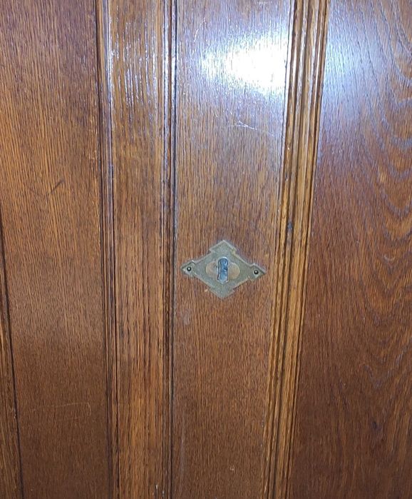 2 dulapuri din stejar pret /buc