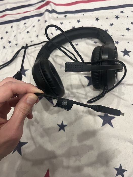 Продам наушники bloody