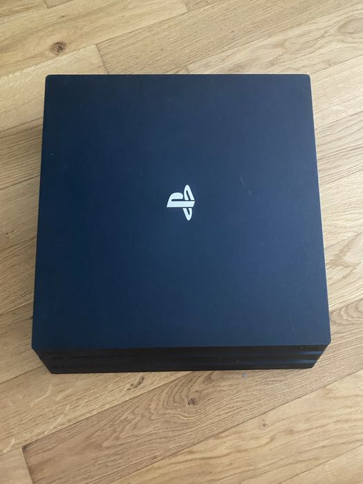 Playstation 4 pro и 3 джойстика